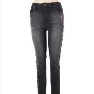 Artisan NY size 6 black high rise floral jeans